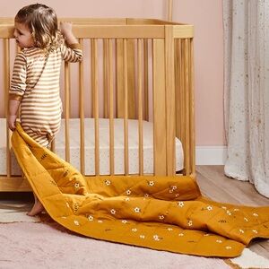 EUC Nestig Daisy quilt